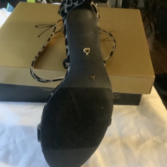 Shoes - Picture 7 of 9